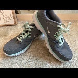 Womens nike running shoes size 7